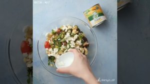 Сытный и вкусный овощной салат с курицей и кукурузой