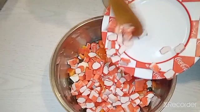 САЛАТ С МОРСКОЙ КАПУСТОЙ И КРАБОВЫМИ ПАЛОЧКАМИ "ПЯТИМИНУТКА" смотреть онлайн