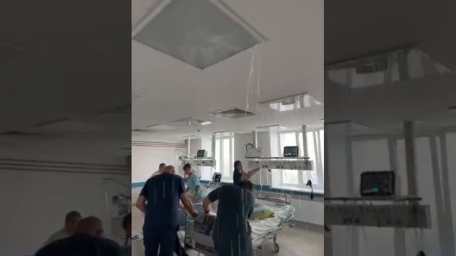 В реанимации областной больницы в Оренбурге с потолка хлынула вода