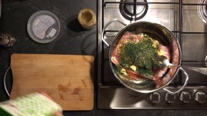 Праздничная свинина под маринадом в духовке / Рецепт свинины в духовке / Как запечь вкусно свинину