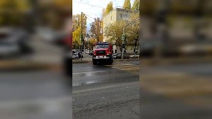 В Ленинском районе Саратова горит торговый центр
