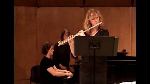 Hindemith Flute Sonata (Mov. 3) Featuring Emily Moore смотреть онлайн