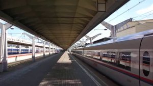 Высокоскоростной поезд "Сапсан" отправляется из Москвы в Петербург