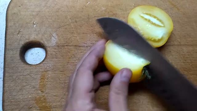 Как быстро вырезать сердцевину из помидора