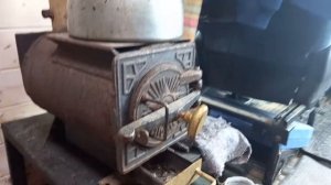 Печка на дровах в автодоме.