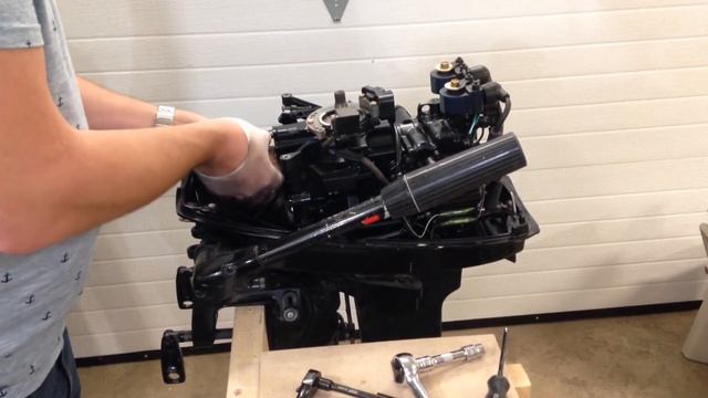 Mercury 15 hp Disassembly Part 1 of 2 смотреть онлайн