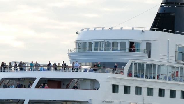 MS Otto Sverdrup (ex Finnmarken) Hamburg смотреть онлайн