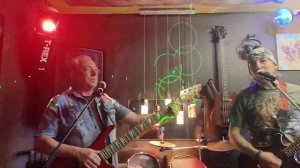 Свет в твоем окне (песня) Когда я вижу свет в твоем окне то на душе спокойно мне