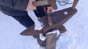 Ломаю рукоять ножа, длина хвостовика 5см.