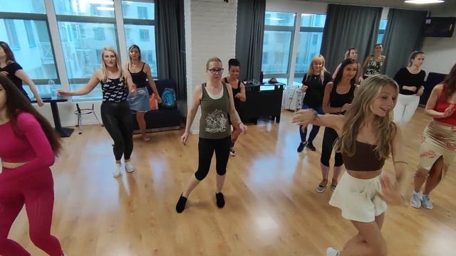 Oliwia Forma - bachata solo смотреть онлайн