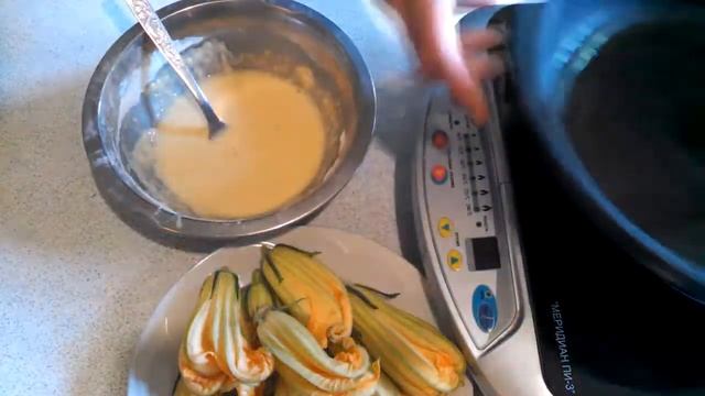 Цветы тыквы в кляре/ Необычное блюдо из тыквы смотреть онлайн