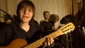 Русский панк-рок на семиструнной гитаре - песня Янки Дягилевой "Стервенею"