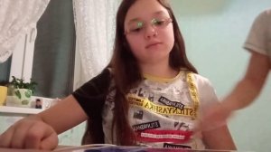 заряжаем очень старый планшет который не работает...мы включили...1 часть