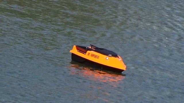 Скоростной кораблик для рыбалки с автопилотом, как ведет себя автопилот при ветре.