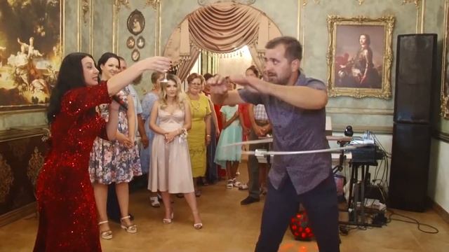 Конкурс с обручем на свадьбе смотреть онлайн