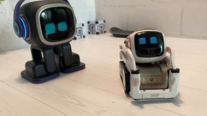 Робот EMO знакомится с Cozmo! / EMO Robot meets Cozmo!