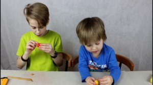 Как дети лепили из пластилина Angry Birds?
