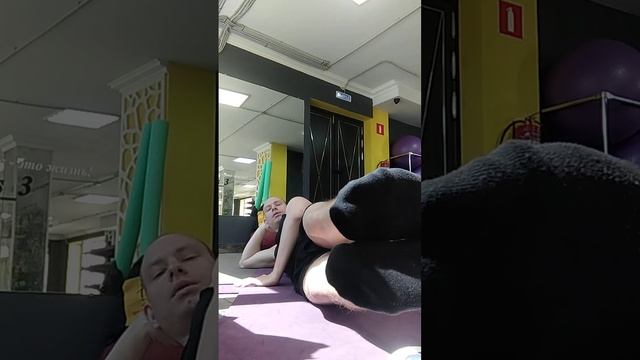 Подъем ног лежа на боку подготовка. Пилатес. Ментальный фитнес. Body Mind Fitness. Фитнес. Йога. смотреть онлайн