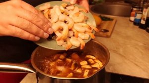 Острый Тайский суп с морепродуктами и лапшой (на кокосовом молоке). Суп том ям, Рамен.
