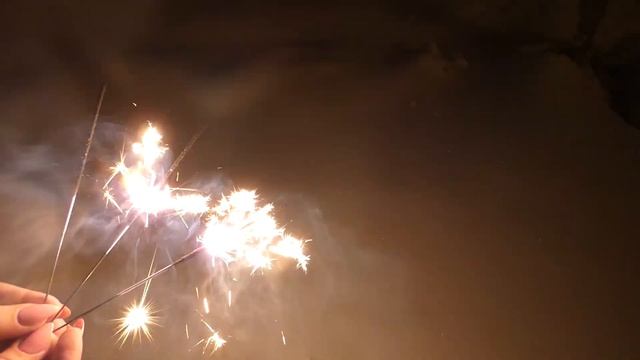 Бенгальские свечи "Аметист" из Фикс Прайса! Тестируем! Дымят, Ужас! смотреть онлайн