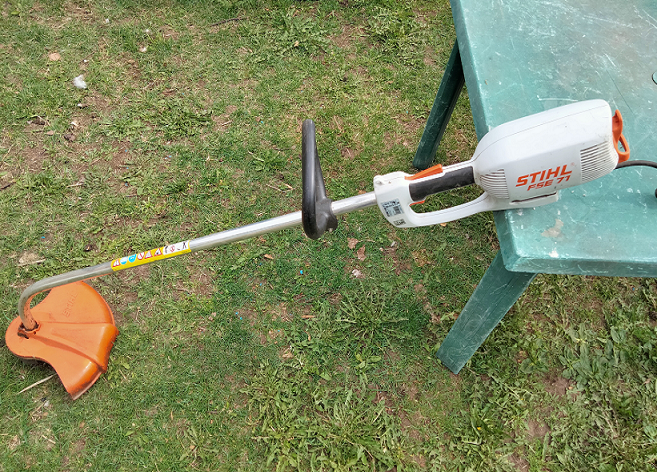 Триммер электрический stihl fse 71. Stihl FSE 71. Stihl FSE 81. Stihl FSE 81 катушка паук. Триммер электрический как работает.