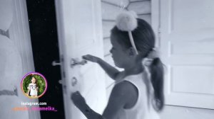 Что за Бабуля в Нашем Доме? Амелька заигралась в игру! Как найти ключ, чтоб выйти из дома