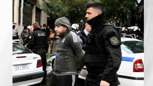 В Афинах арестованы футбольные фанаты с Украины, напавшие на россиян и разгромившие кафе