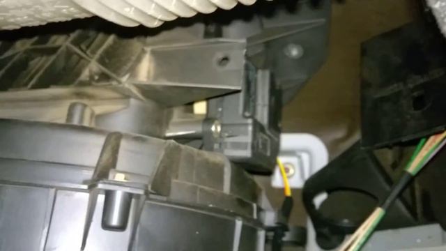 Working air recirculation flap in Peugeot 406 3.0 V6 смотреть онлайн