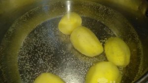 Сытный борщ с вареной говядиной и молодой капустой