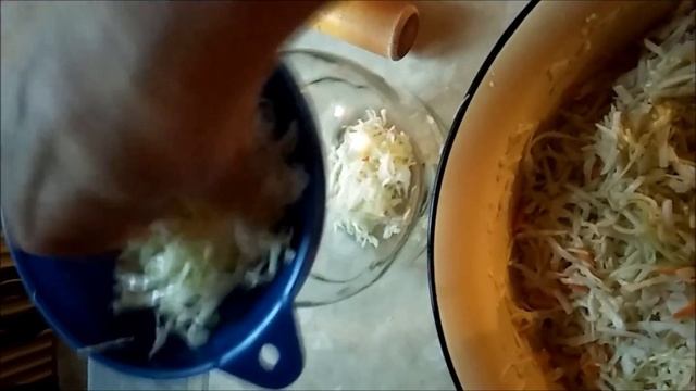 Капуста квашеная. Простейший, на 100% проверенный рецепт хрустящей вкуснющей капусты. смотреть онлайн