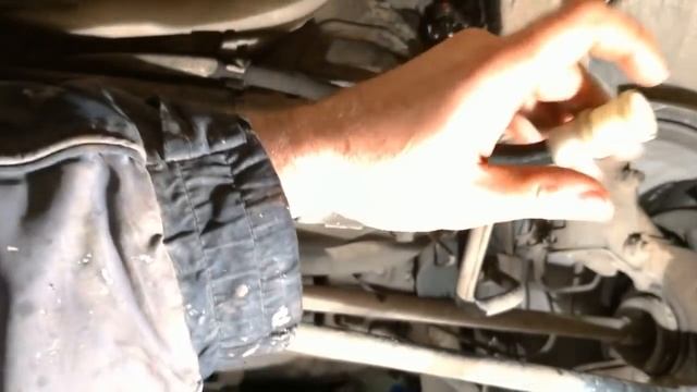 Замена масла в редукторе, раздатке и кпп смотреть онлайн