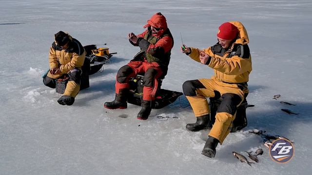 Безмотылка против мормышки с мотылем!  Рыболовный батл!