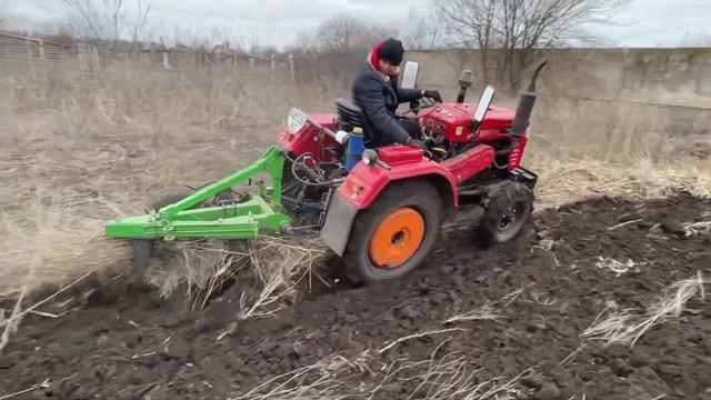 Весна 2022. Пахота огорода. Минитрактор Шифенг 244 смотреть онлайн