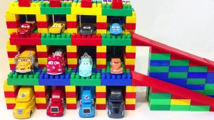 Машинки Тачки Строим Гараж для Молнии Маквина и Трейлеров Видео для Детей