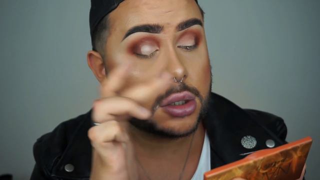 URBAN DECAY NAKED PETITE HEAT REVIEW AND MATTE SMOKY EYE TUTORIAL | ALLAN CRAIG смотреть онлайн