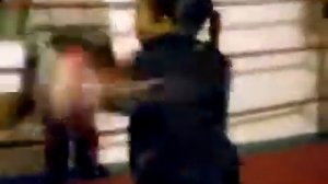 ребенок бьет по лапам flv