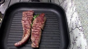 #СтейкДенвер Готовим правильный стейк за 3 минуты)