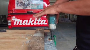 TW161D Makita 12V Impact Wrench Fastening Bolt and Screw