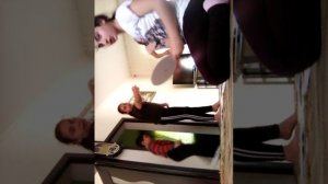 Играем в игру ТВИСТЕР.......