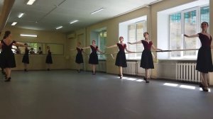 Экзамен по народному танцу.