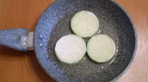 Кабачки, жареные с чесноком и помидорами