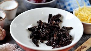 Салат из свеклы с черносливом и сыром