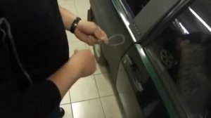 Как открыть захлопнувшуюся дверь автомобиля