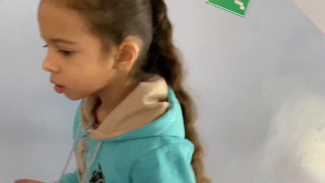 ВЛОГ Проходим медосмотр в поликлинике и готовимся к школе / Неужели наш лифт сломался? смотреть онлайн