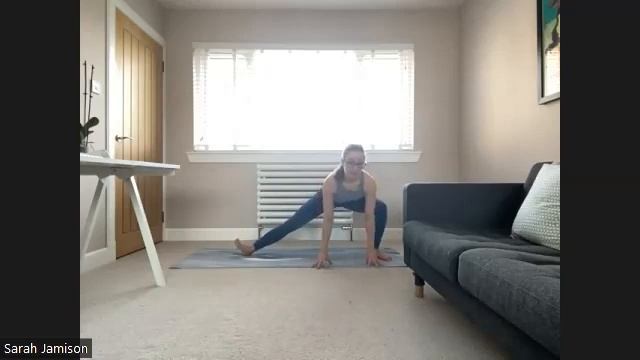 30mins yoga - Triangle pose смотреть онлайн
