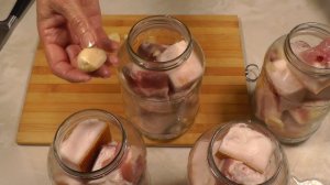 Солим сало в рассоле или как вкусно засолить сало в банках