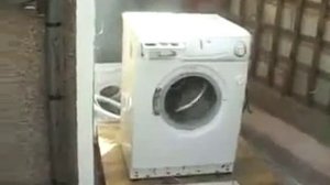 если бросить кирпич в стиральную машинку