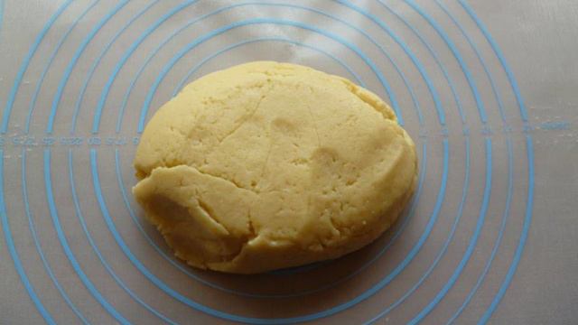 Рогалики из песочного теста с вареньем
