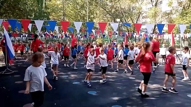 Спортивно-музыкальный праздник "Российский флаг - державы символ" смотреть онлайн