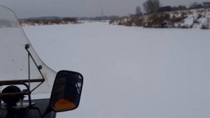 Зимние покатушки на реке на вездеходе бархан